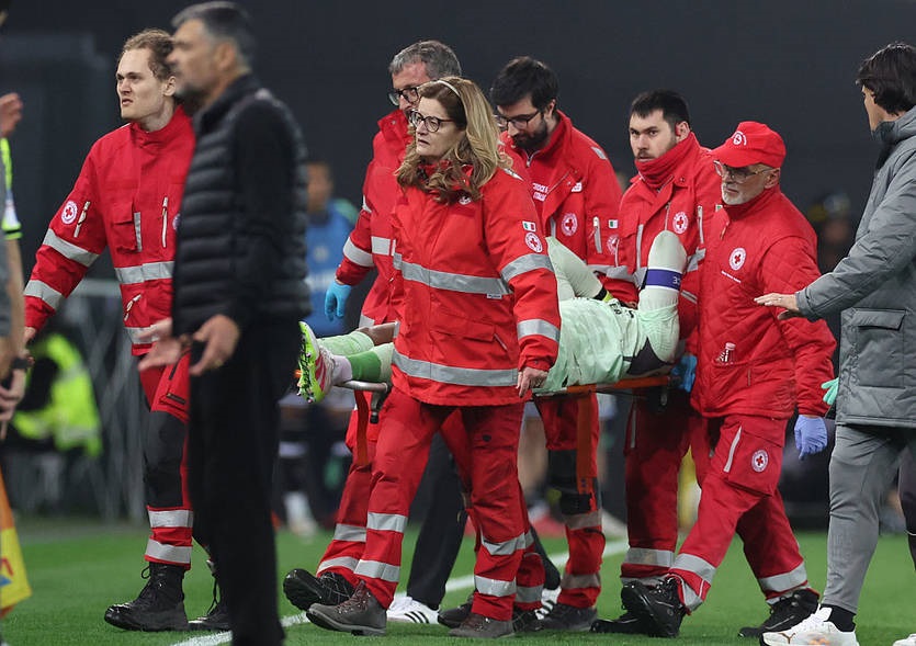 Новини спорту - З'явилися деталі стану воротаря Мілана після моторошного зіткнення