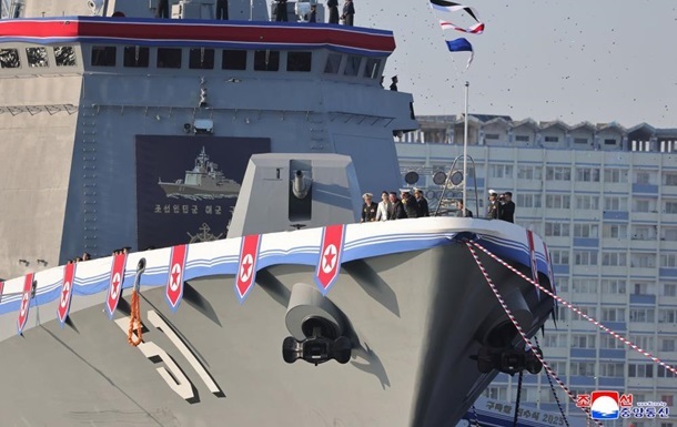 Новини світу - Новий есмінець КНДР зазнав аварії на очах в Кім Чен Ина
