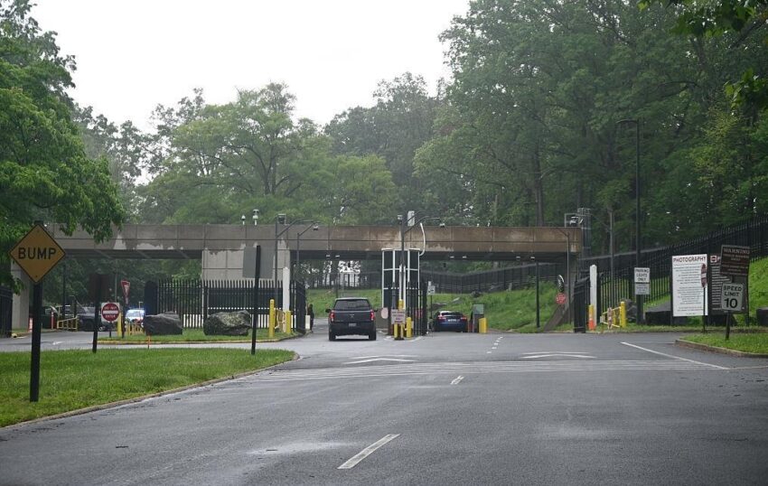 Новини світу - Під штаб-квартирою ЦРУ сталася стрілянина - ЗМІ