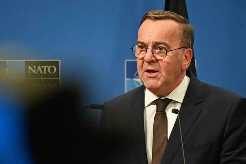 Новини світу - Пісторіус закликав збільшити оборонний бюджет ФРН до &euro;60 млрд - ЗМІ