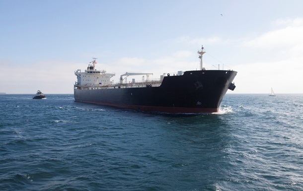 Новини світу - Росія почала супроводжувати "тіньові" танкери військовими кораблями