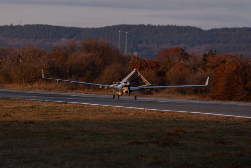 Новини світу - Сам обирає цілі: Туреччина представила оновлений Bayraktar TB2 з ШІ