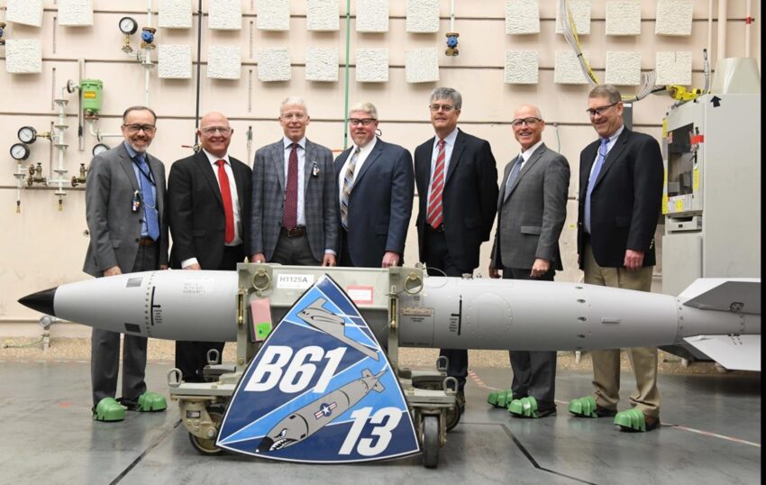 Новини світу - США модифікували потужну ядерну боєголовку