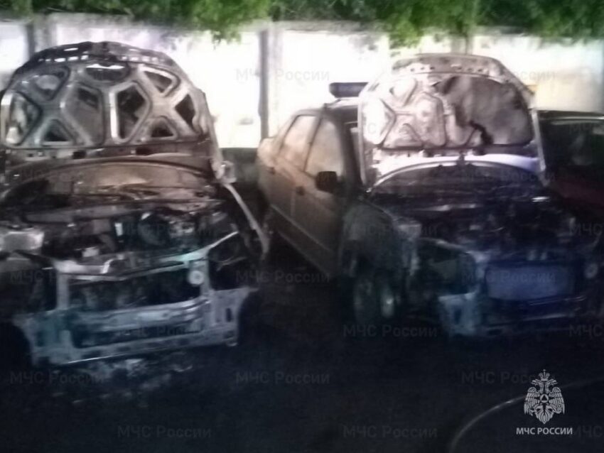 Новини світу - У РФ дівчина підпалила п'ять авто Росгвардії