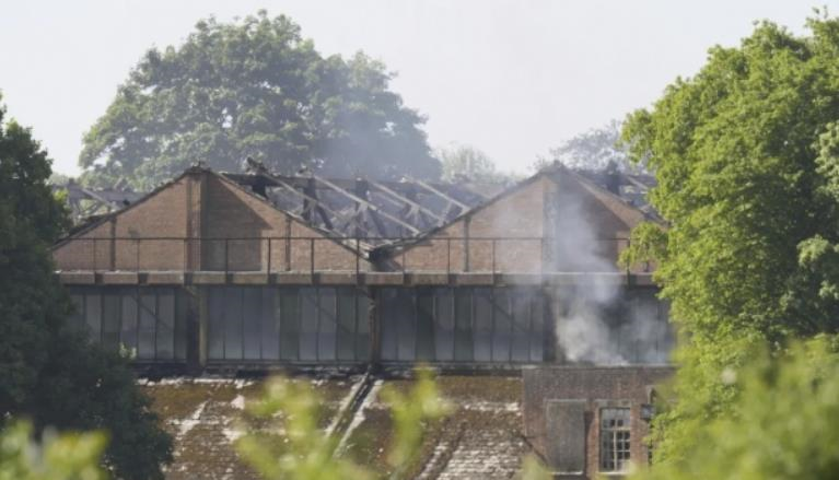 Новини світу - В Британії сталася пожежа на колишній військовій базі, є загиблі