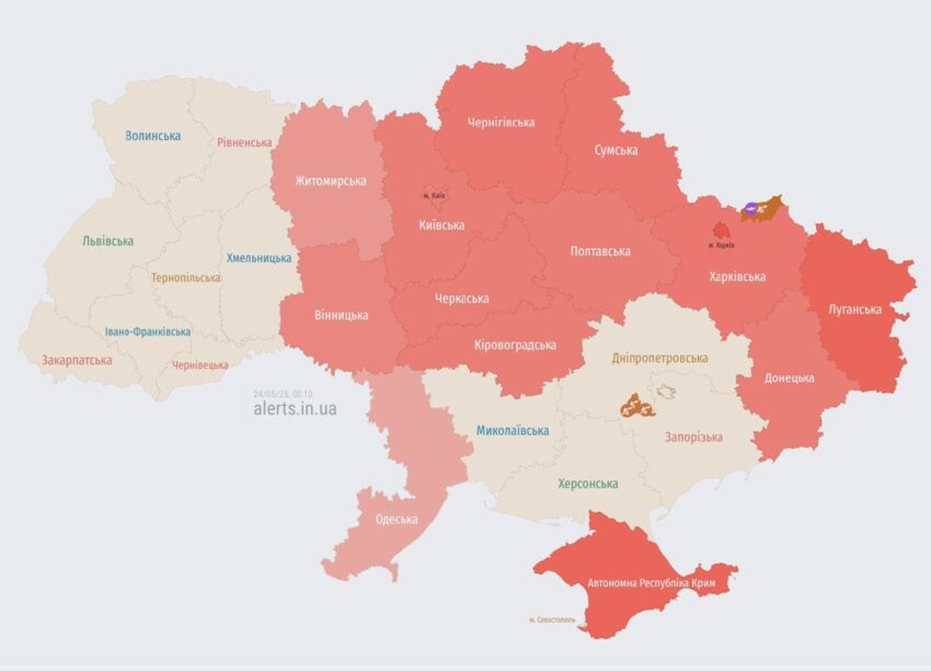 Новини України - В Одесі пролунали вибухи на тлі дронової атаки