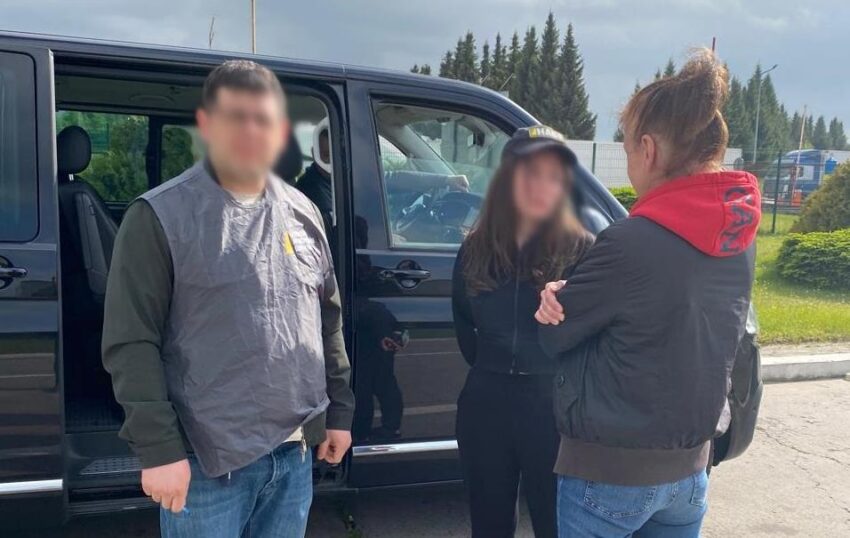 Новини України - З Німеччини екстрадували підозрювану у розкраданні землі під Києвом