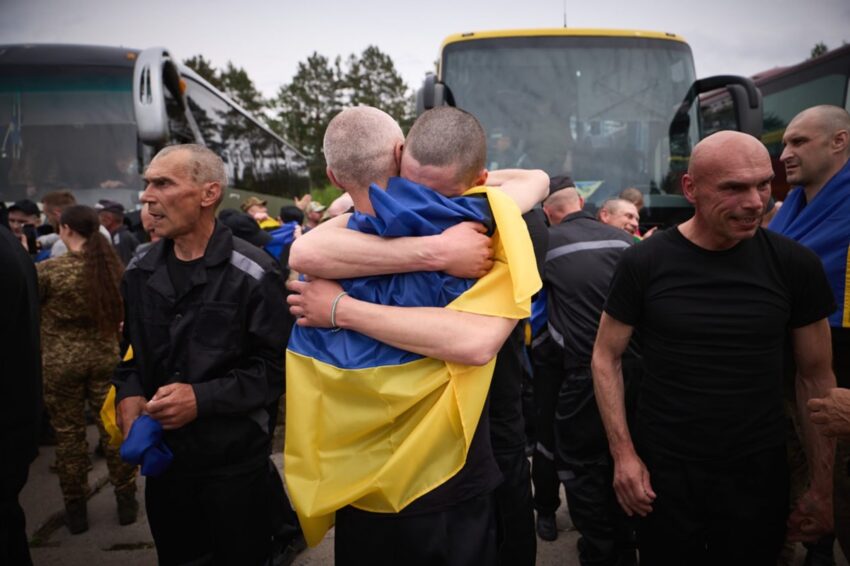 Новини України - З російського полону повернулись 303 військових