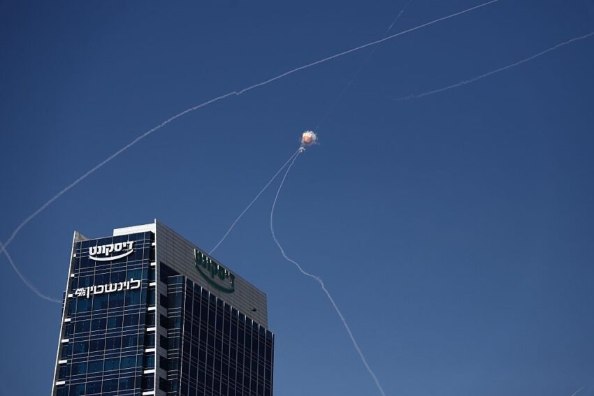 Новини світу - Іран атакує Ізраїль у відповідь на удар США