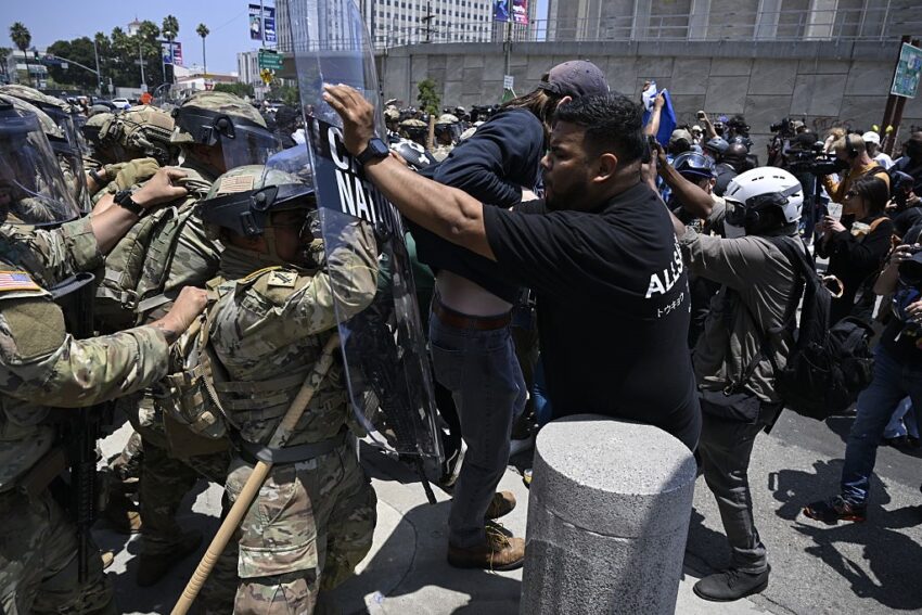 Новини світу - Три дні бунтів. У Трампа погрожують армією