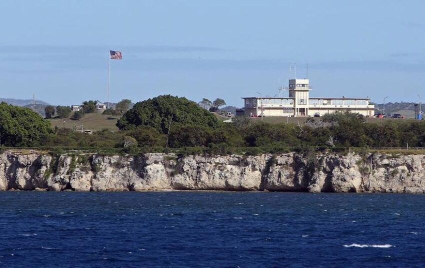 Новини світу - В США планують таємно відправити тисячі мігрантів на базу Гуантанамо - ЗМІ