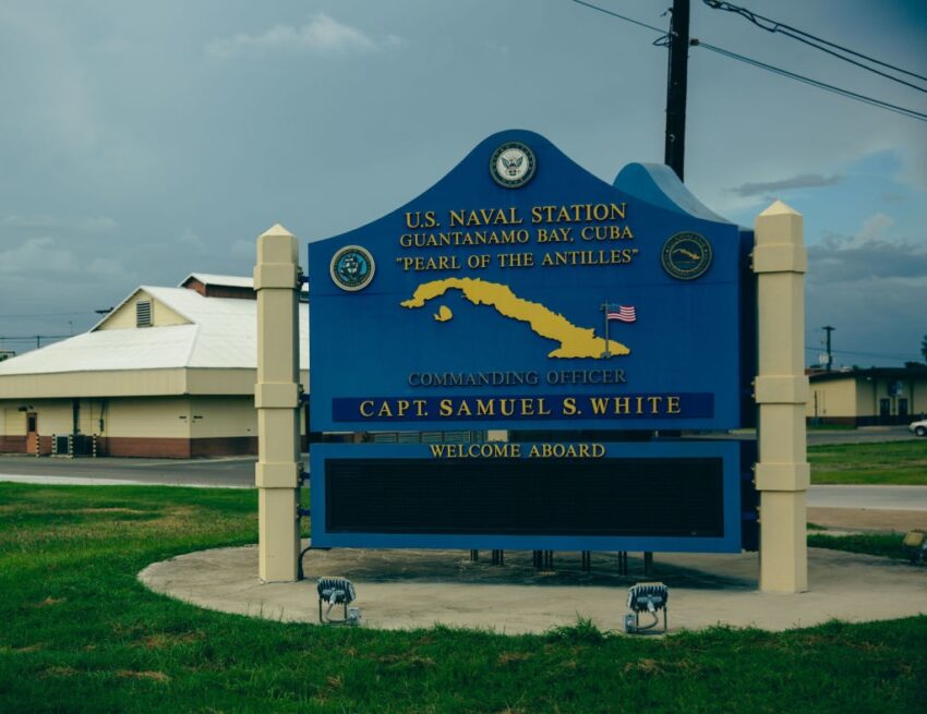 Новини світу - Відправка мігрантів на базу Гуантанамо: Білий дім спростував новину