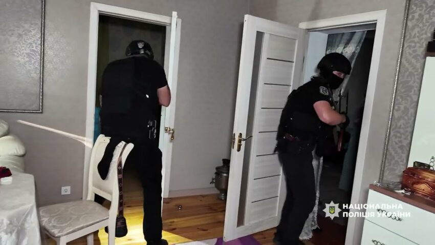 Втеча з країни за 17 000 доларів: поліцейські перекрили канал незаконного перетину кордону