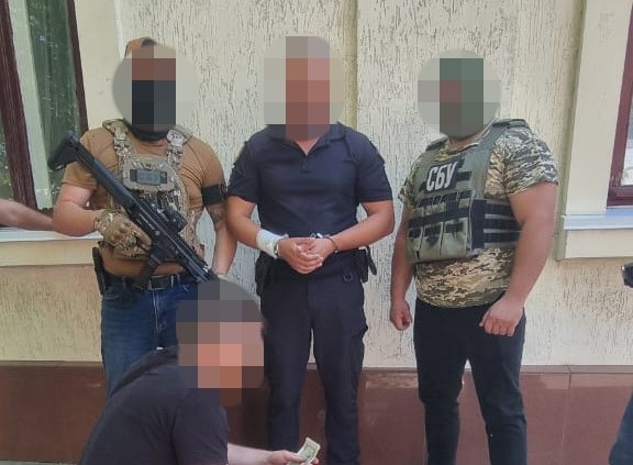 Новини України - Батько й син-поліціянти організували схему для ухилянтів на Одещині