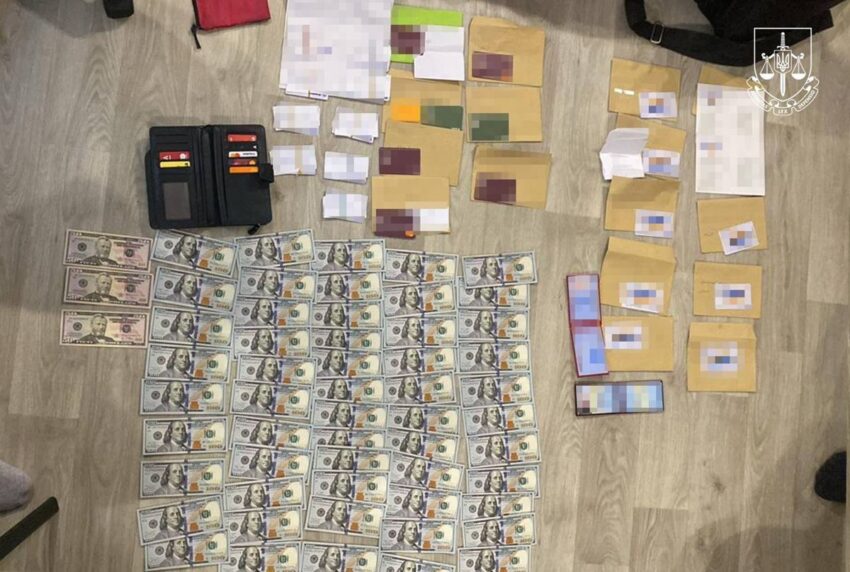 Новини України - Фіктивне бронюванння та розкрадання бюджету: в Одесі затримали посадовців