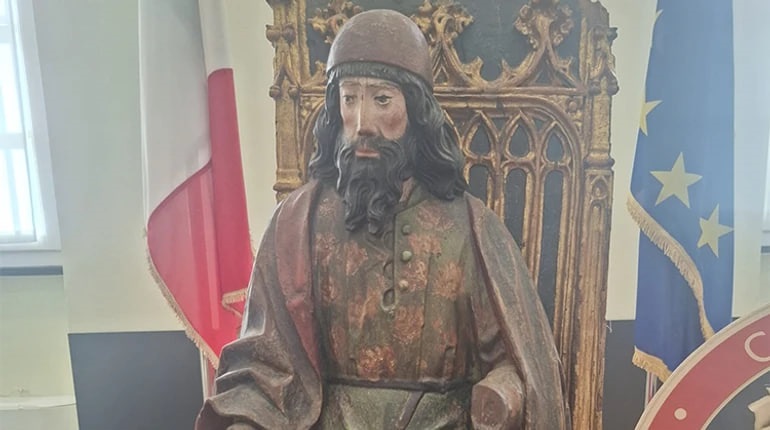 Новини світу - Італія передала Іспанії цінності XV століття