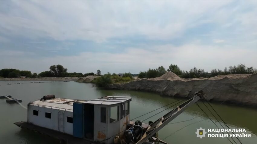 Поліція викрила масштабний незаконний видобуток піску, який міг спричинити екологічну катастрофу
