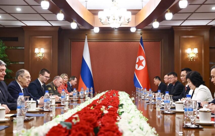 Новини світу - Лавров прибув на переговори у КНДР