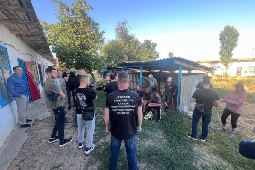Новини України - На Дніпропетровщині затримали банду, яка тримала у рабстві 16 осіб