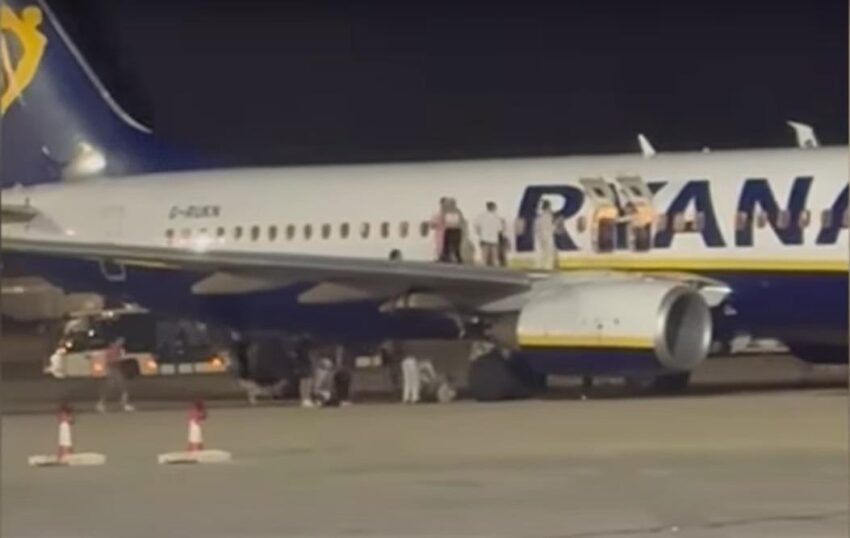 Новини світу - На Майорці горів літак Ryanair, 18 постраждалих