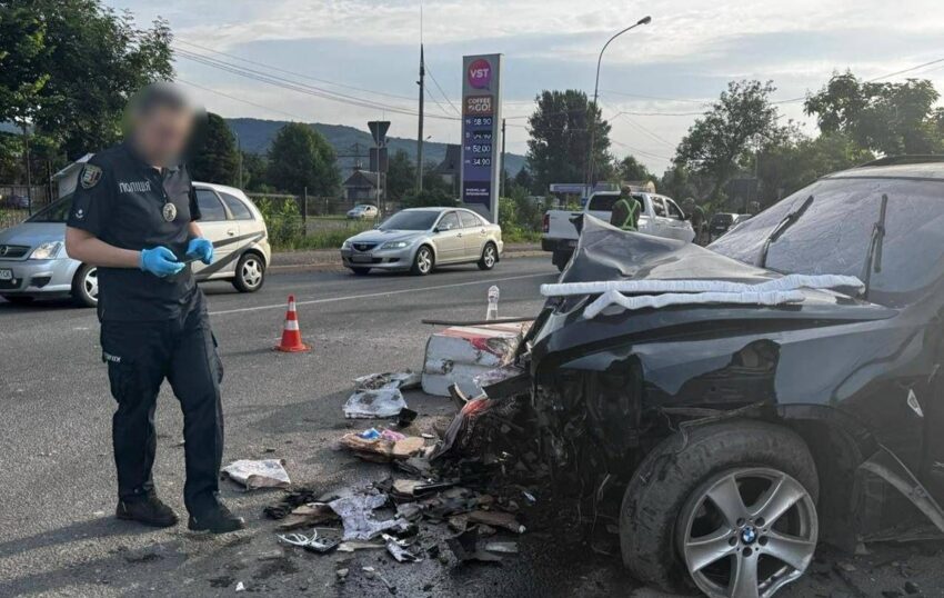 Новини України - На Закарпатті BMW влетіла в пункт контролю, загинув прикордонник
