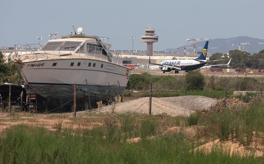 Новини України - Названо причину "пожежі" в літаку Ryanair на Майорці