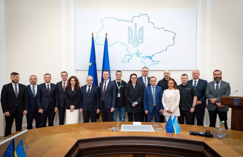 Новини України - Оновлений Кабмін провів перше засідання