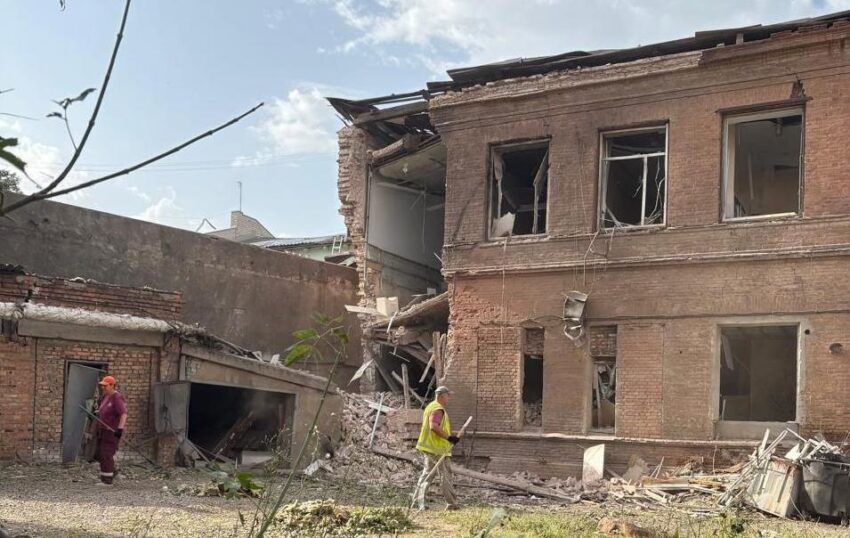 Новини України - Росіяни пошкодили три медзаклади на Харківщині