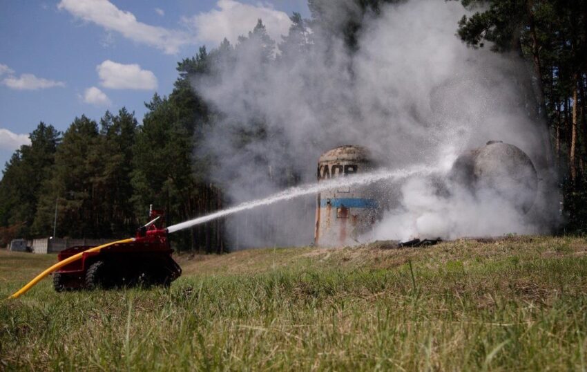 Новини України - У ДСНС з'явився український робот-пожежник