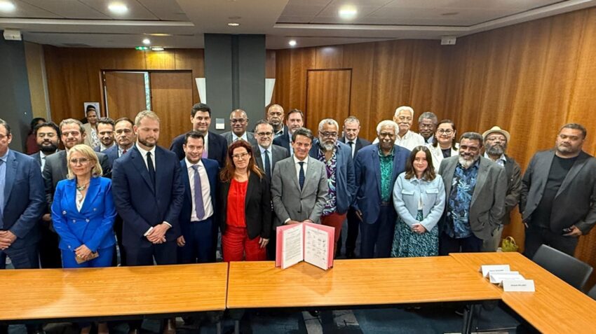 Новини світу - У складі Франції з'явиться окрема держава