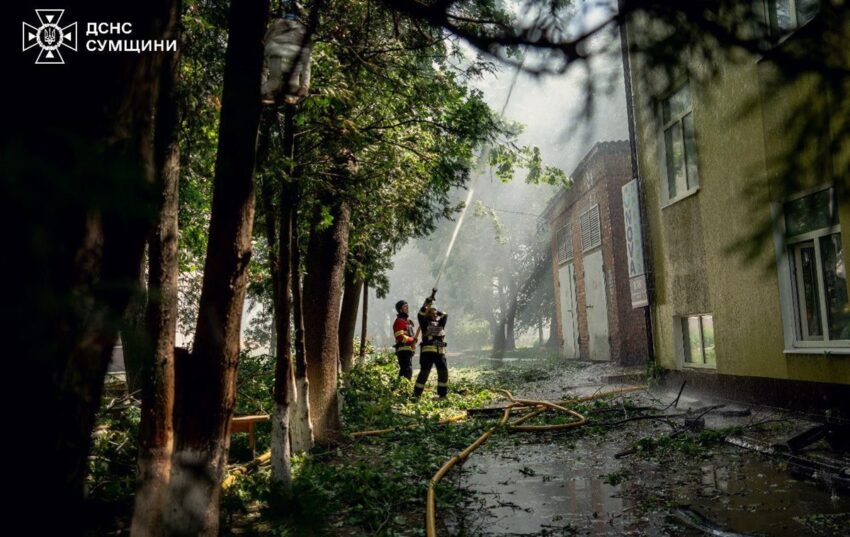 Новини України - У Сумах росіяни повторно вдарили по місцю, де працювали рятувальники