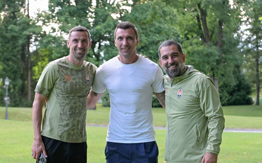 Новини спорту - Відомий футболіст відвідав тренування Шахтаря