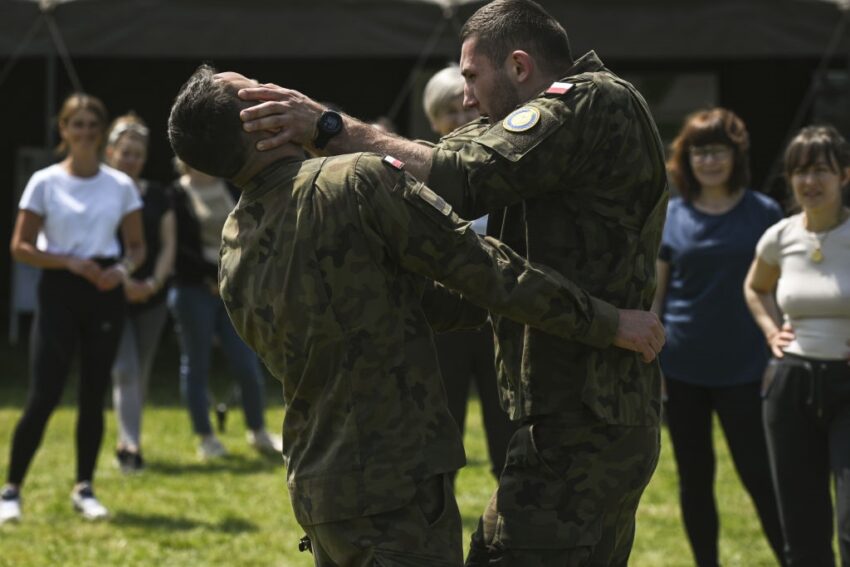 Новини світу - "Викличуть і чоловіків, і жінок": в Польщі пройдуть масштабні медкомісії