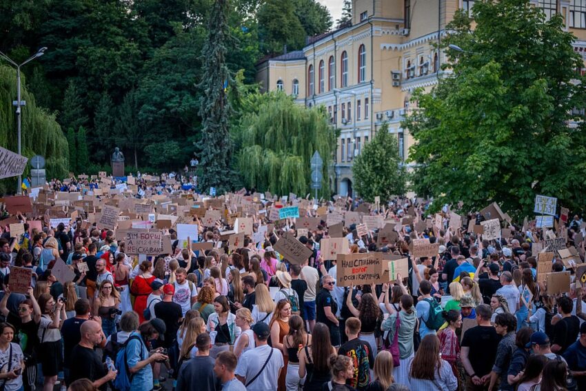 Новини України - Євросоюз погрожує блокувати &euro;50 млрд Україні - ЗМІ