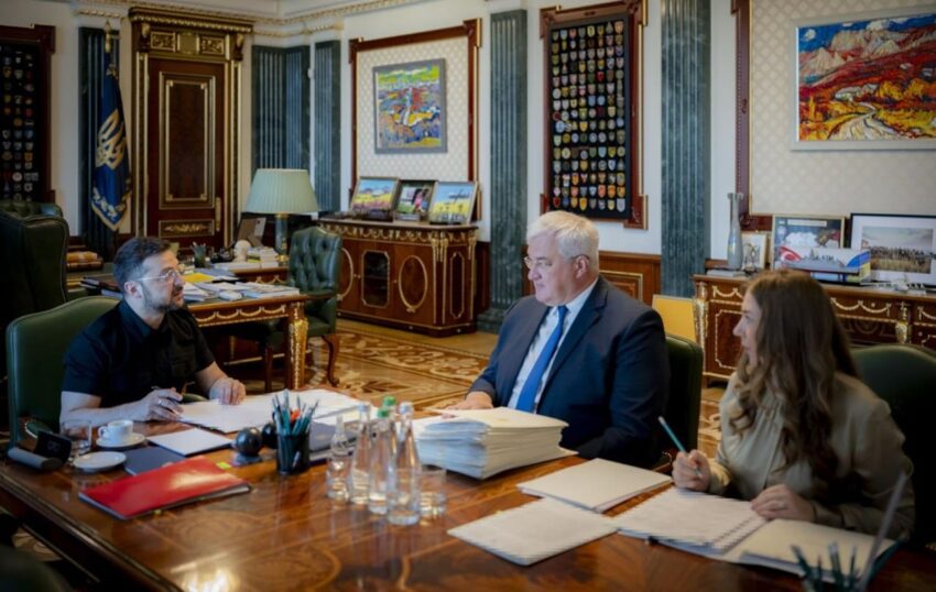 Новини України - Зеленський призначив 16 нових послів України