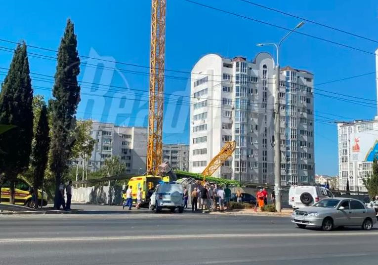Новини України - У Криму впав баштовий кран: є жертва і постраждалі