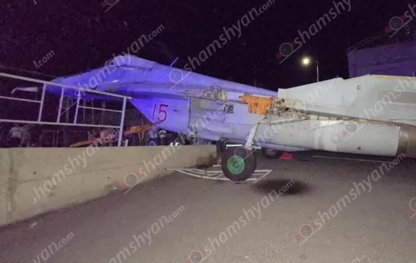 Новини світу - У Вірменії російський винищувач врізався у стовп