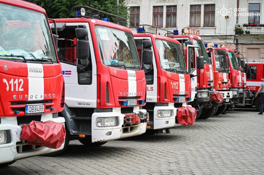 Новини України - Україна отримала від Латвії 16 пожежних автомобілів