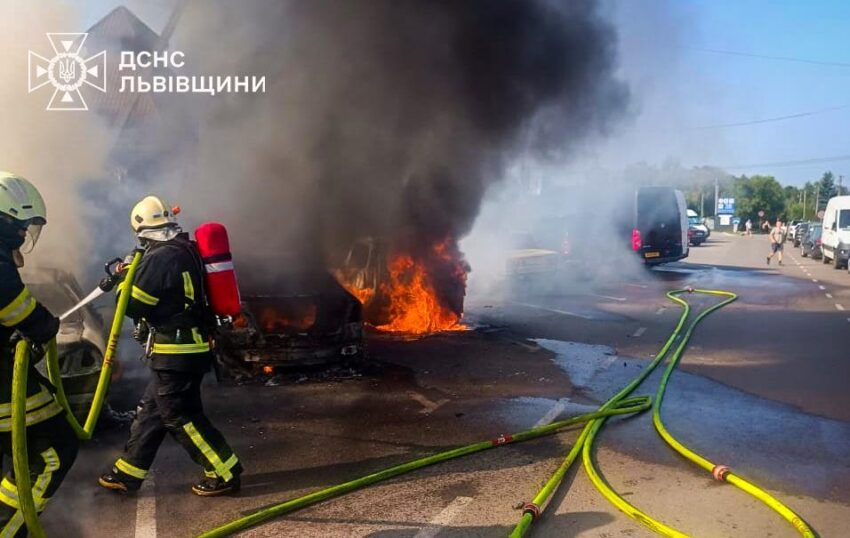 Новини України - Біля кордону з Польщею згоріли сім автомобілів