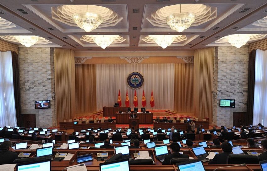 Новини світу - Парламент Киргизстану вперше в історії підтримав саморозпуск