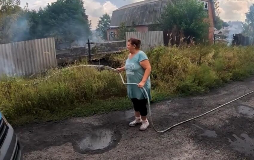 Новини України - Поліціянти показали евакуацію з палаючої Ярової