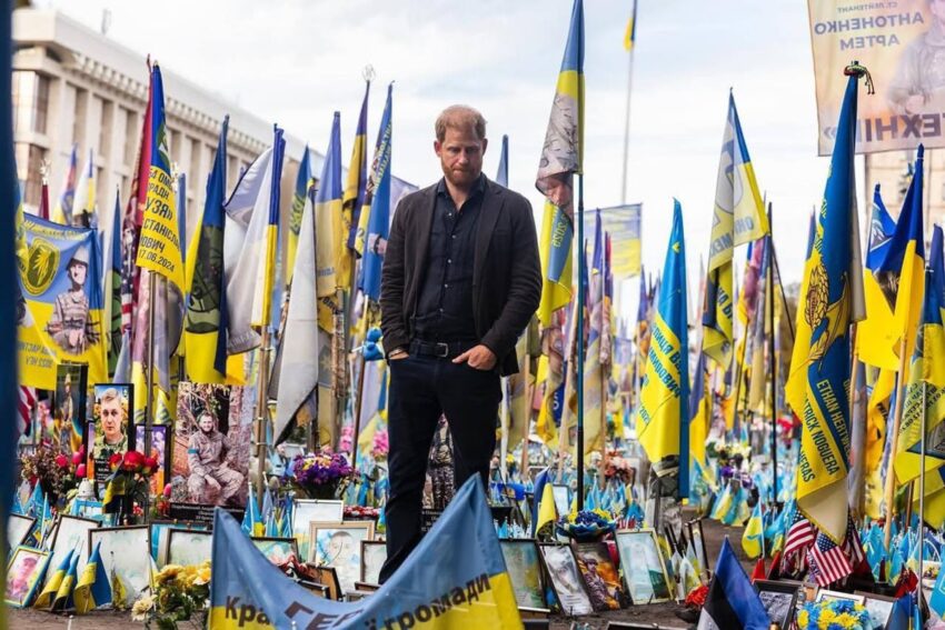 Новини культури - Принц Гаррі вшанував пам’ять загиблих українських захисників у Києві