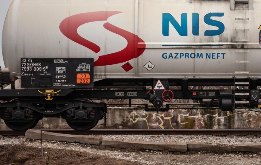 Новини світу - США накладуть санкції на нафтову компанію NIS - президент Сербії