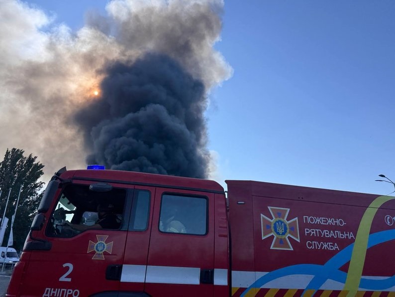 Новини України - У Дніпрі вирує масштабна пожежа