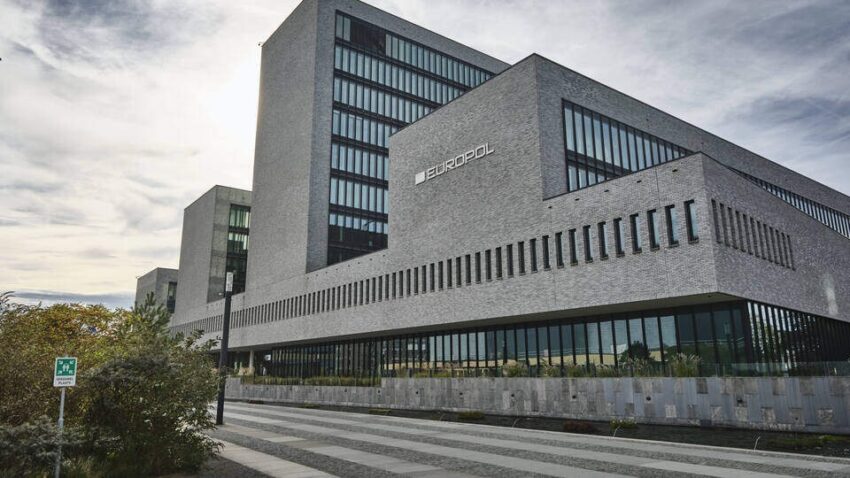 Новини світу - У Нідерландах арештували підлітків за підозрою у шпигунстві на користь РФ