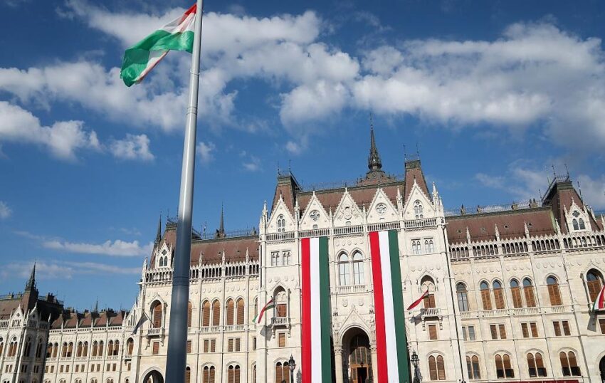 Новини світу - Угорщина приєдналася до обговорення щодо "стіни дронів" - ЗМІ