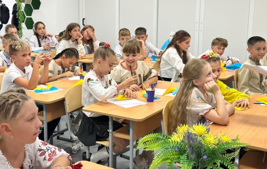 Новини України - В Україні навчальний рік розпочали 3,5 млн школярів