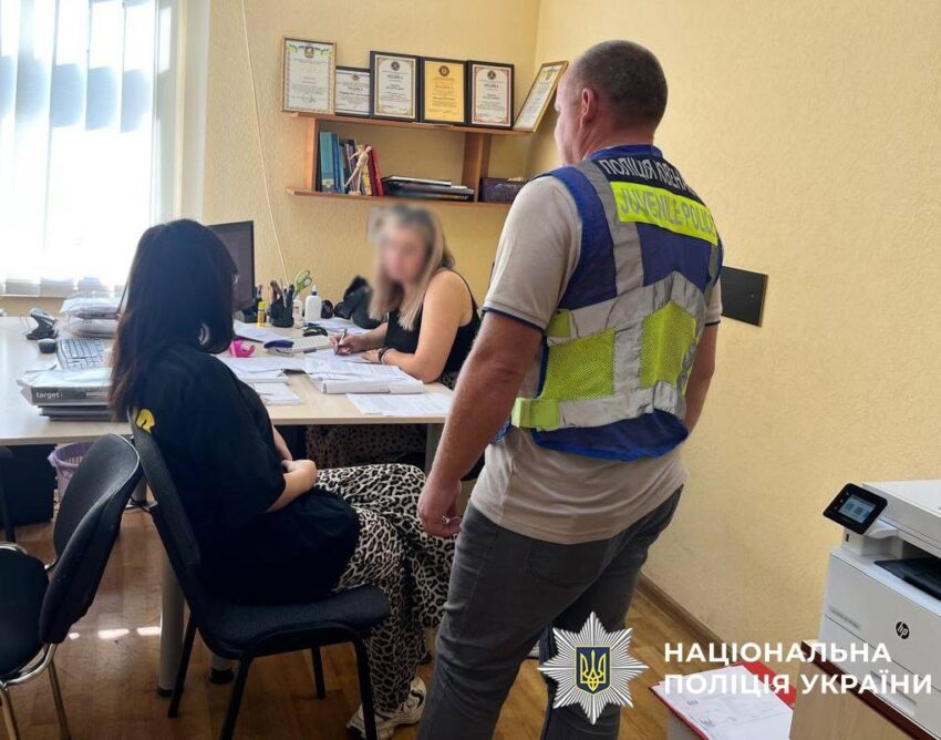 Новини Києва - Залишила немовля на кілька днів: у Києві 17-річна матір отримала підозру