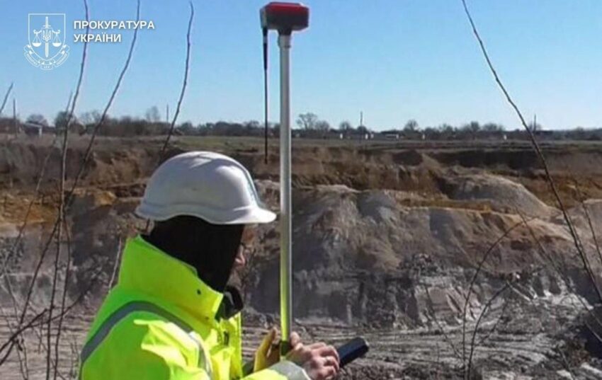 Новини України - Збитки у 190 млн: на Черкащині викрили незаконний видобуток каолінів