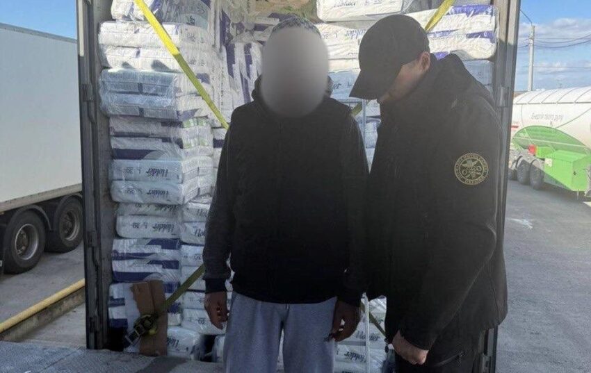 Новини України - Чоловік ховався в памперсах, щоб в'їхати в Україну